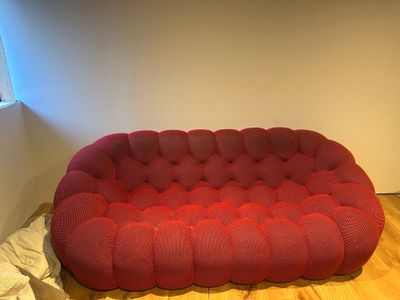 Un canapé design rouge. - Photo 1