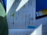 un grand nombre de documents posés sur une table