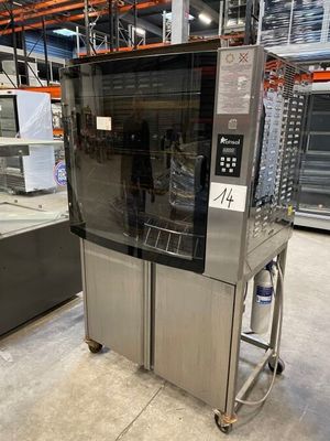 une image d'une machine dans un entrepôt