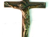 Jésus sur la croix, sur fond blanc, avec un fond blanc