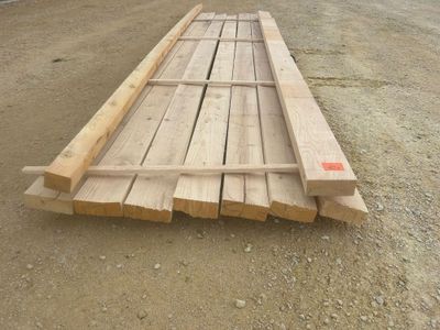 un tas de bois posé par terre