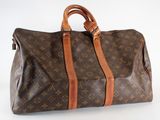 Sac Louis Vuitton sur fond blanc