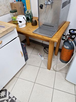 Table en bois rectangulaire DOSSIER 5 : CAVE A VIN