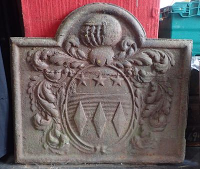 Plaque de cheminée héraldique en fonte, d'azur à trois fusée… - Photo 1