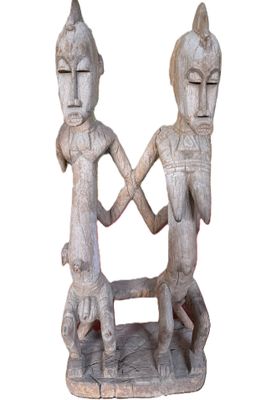 Afrique, Senoufo. Statuette en bois sculpé : couple assis su…