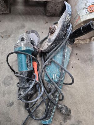an image of a couple of tools that are on the ground
