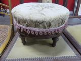 a foot stool with a cushion on top of it