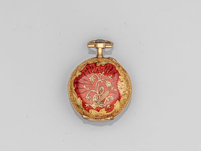 une image représentant une montre de poche rouge et dorée posée sur une surface blanche