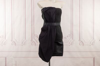 robe noire sans bretelles sur un mannequin, mannequin, mannequin, mannequin, mannequin, mannequin, mannequin, mannequin, manne