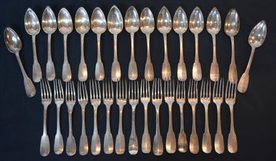 a lot of spoons and spoon spoons on the table
