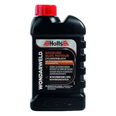 une bouteille d'huile moteur noire sur fond blanc