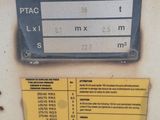a sign on the side of a machine that says poids et dimensionss