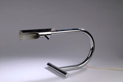 an image of a desk lamp that is on a table