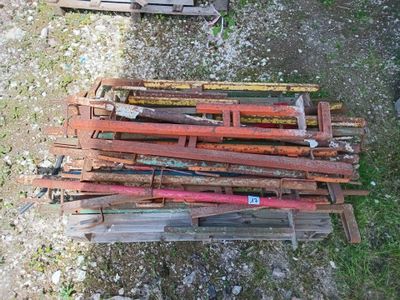lot de tréteaux, garde-corps, équerres et serre-joints - VEN…