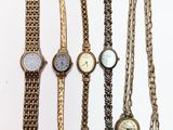 un grand nombre de montres posées sur une table