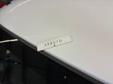 a sticker on the hood of a car that says vauto