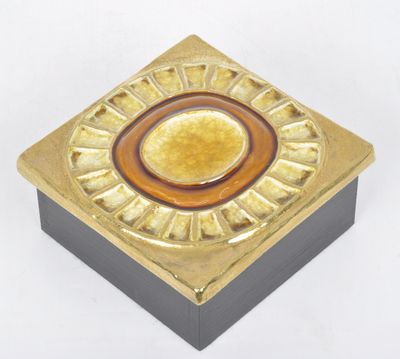 Mithé ESPELT (1923-2020) : Boîte carrée en bois et feutre av… - Photo 1