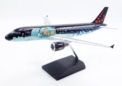une maquette d'avion sur laquelle figure un personnage de dessin animé