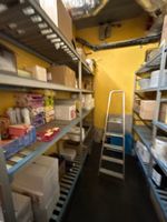 (A l'étage) 7 étagères alimentaires, 7 vestiaires et stock d… (photo 3)