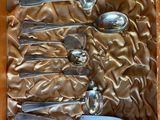 a lot of spoons and spoon spoons in a box
