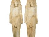 paire de statues égyptiennes antiques représentant un homme et une femme
