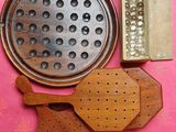 un plateau en bois avec une cuillère en bois et un plateau en bois avec une cuillère en bois et un plateau en bois avec une cuillère en bois et un plateau en bois avec une cuillère en bois et un plateau en bois avec une cuillère en bois