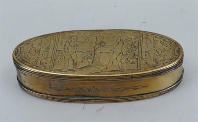 une image représentant une boîte en or ornée d'un motif