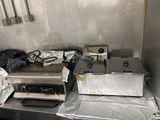 une machine posée sur le comptoir d'une cuisine