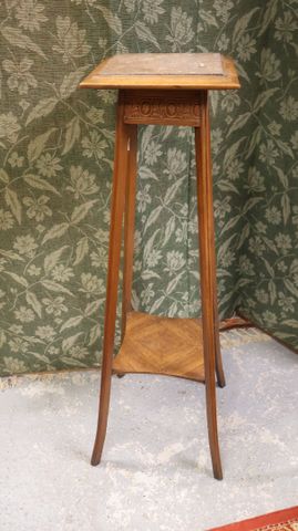 Sellette porte pot avec tablette d’entrejambe, plateau marbre H :...