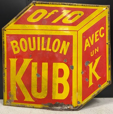 une boîte rouge et jaune sur laquelle est inscrit le mot « kubk »