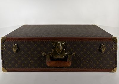 LOUIS VUITTON Valise BISTEN 70 en toile Monogram, garniture …