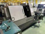 une machine qui se trouve à l'intérieur d'un bâtiment