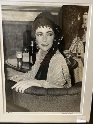 Daniel ANGELI (1943). Portrait de Elizabeth Taylor à GSTAAD …