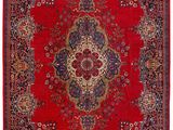 un tapis rouge orné d'un médaillon