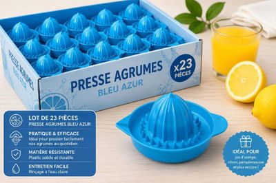 La boîte est remplie de citrons et d'un verre de jus d'orange