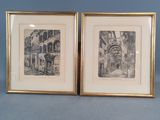 deux reproductions encadrées représentant des bâtiments et une porte dans une pièce