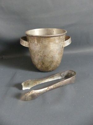 Seau à glaçons en métal argenté à 2 anses et décor de filets…