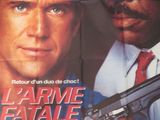 une affiche de film représentant un homme tenant une arme à feu, avec un autre homme en arrière-plan