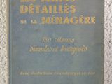 un vieux livre posé sur une table à côté d'un mur blanc