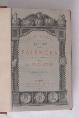 un vieux livre avec l'image d'une horloge