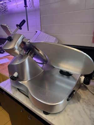a machine that is sitting on a counter in a kitchen