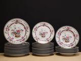 a lot of plates that are stacked on top of each other