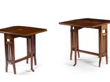deux petites tables placées l'une à côté de l'autre