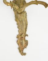 Paire d'appliques en bronze ciselé et vernis or. (photo 6)
