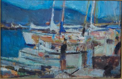 une peinture à l'huile représentant un bateau amarré dans un port, avec une personne debout à côté