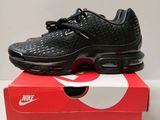 La Nike Air Max est posée sur une boîte