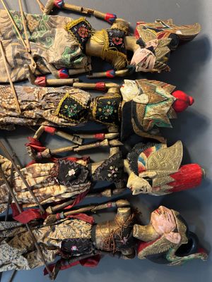 a lot of different items that are on the wall