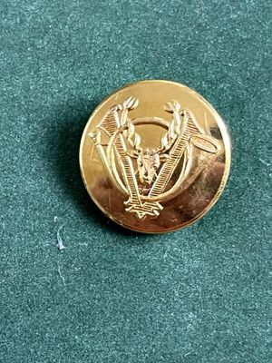une pièce d'or portant l'image d'un homme et d'une femme
