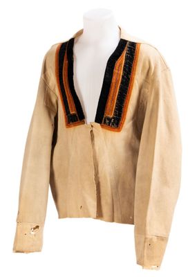 une photo d'une veste beige avec des bordures noires et orange