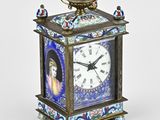 une horloge sur laquelle figure l'image d'une femme